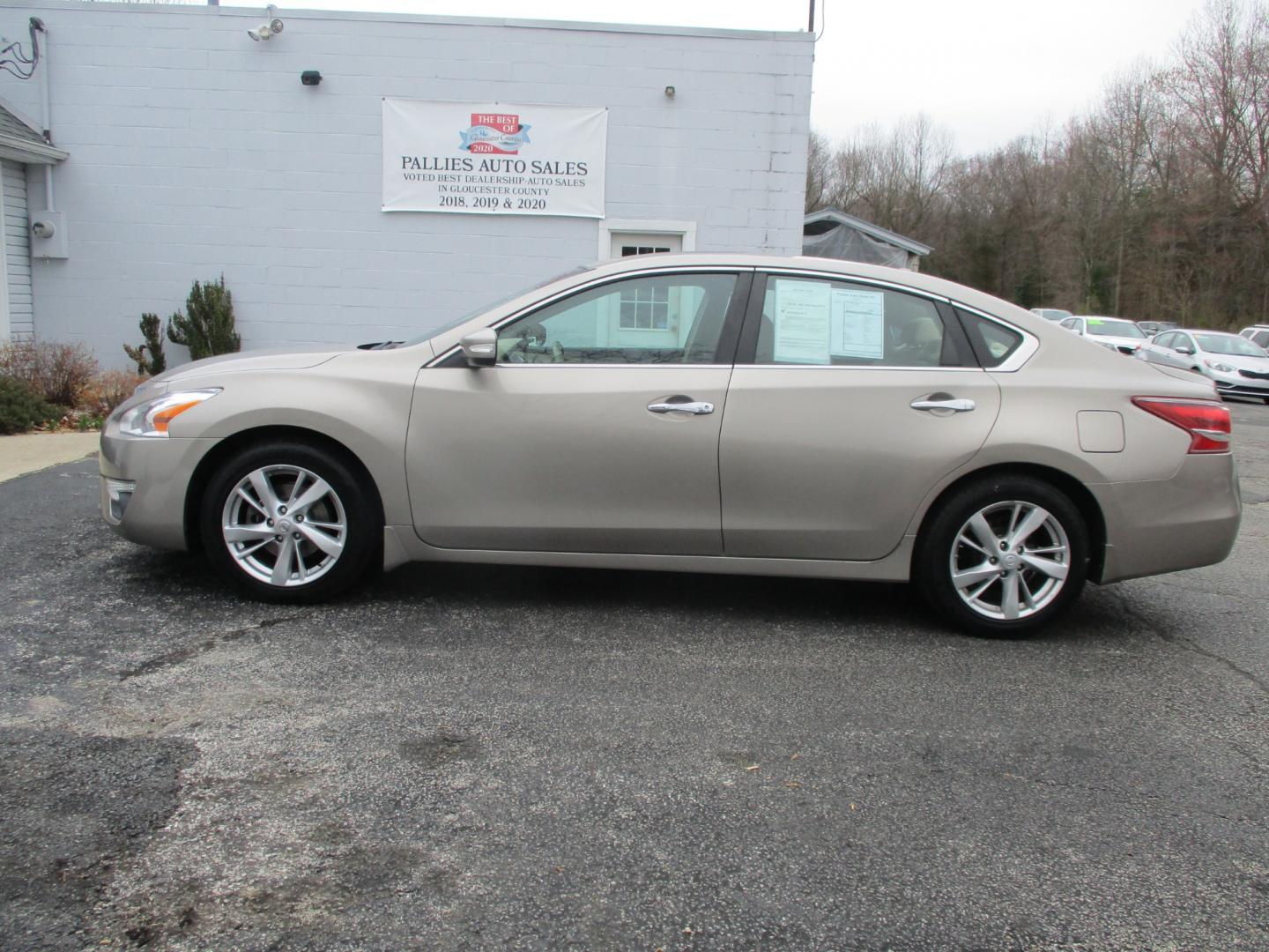 2013 GOLD Nissan Altima 2.5 S (1N4AL3AP8DN) with an 2.5L L4 DOHC 16V engine, AUTOMATIC transmission, located at 540a Delsea Drive, Sewell, NJ, 08080, (856) 589-6888, 39.752560, -75.111206 - Photo#2